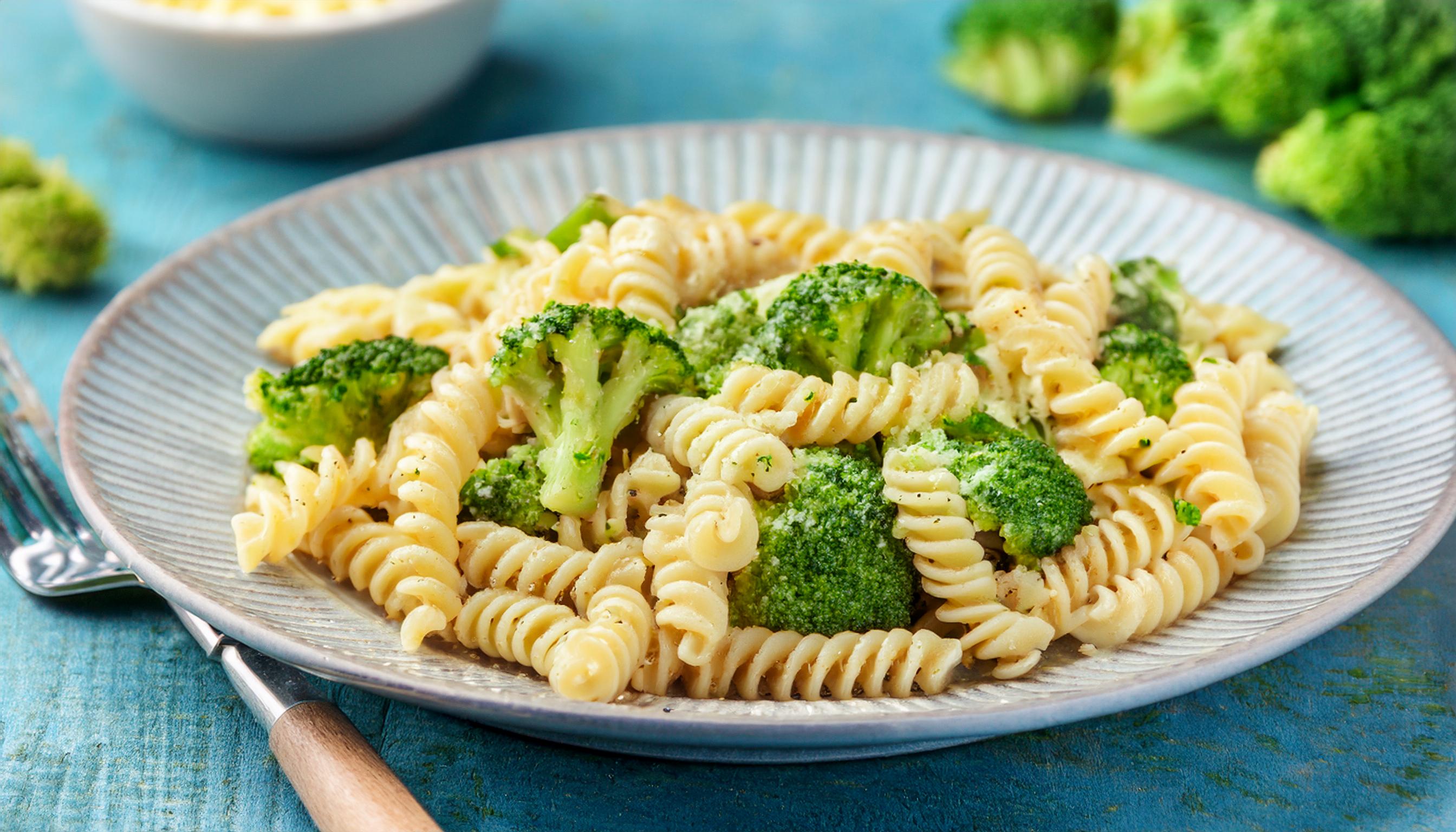 Quick and Easy Emirati Creamy Fusilli Recipe with Broccoli